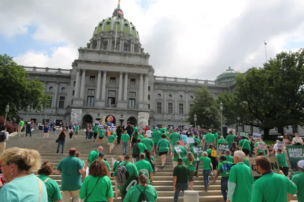 afscme members on pa capitol steps